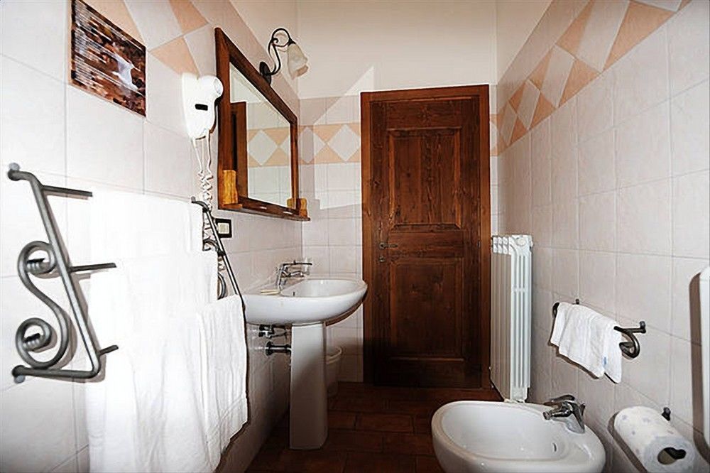 Agriturismo La Ferraia Pianello  Luaran gambar